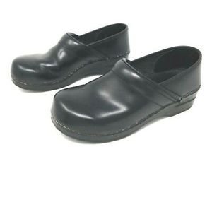 Dansko Professional Cabrio Women’s Black Clogs